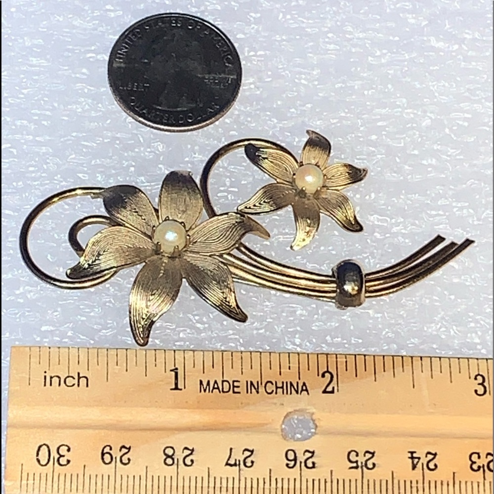 Gold Tone with Faux Pearls Floral Brooch Pin - Picture 4 of 11
